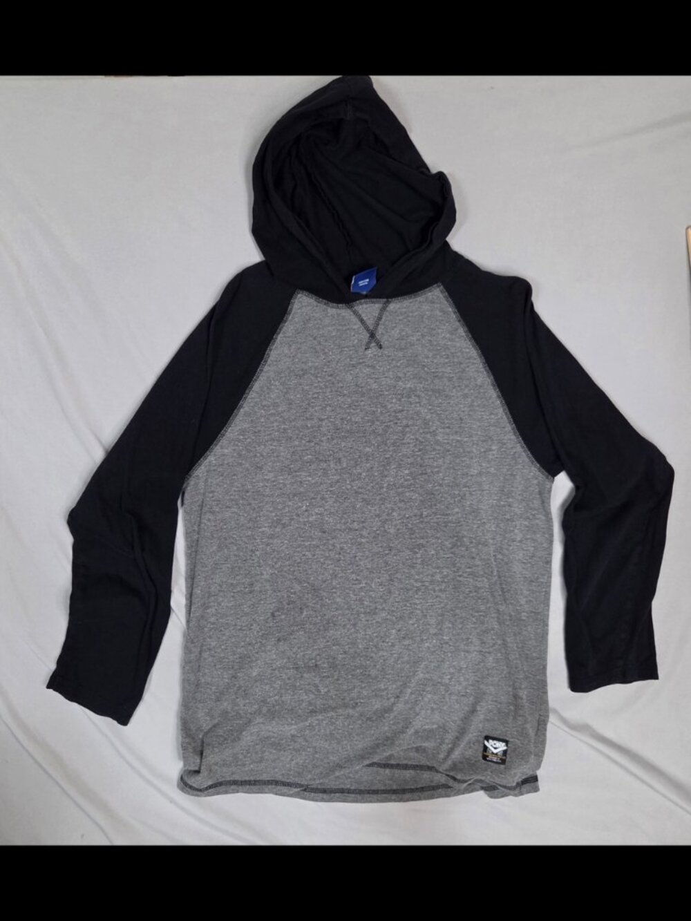 Pony Men’s Medium Gray & Black Raglan Lightweight Hoodie